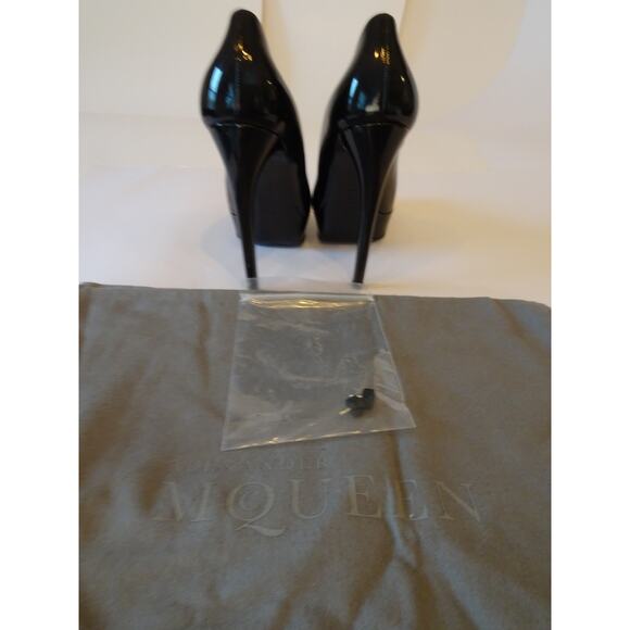 Alexander McQueen Women's Patent Leather Platform Bowed Pumps Sz 38 NIB 980 - Picture 8 of 14